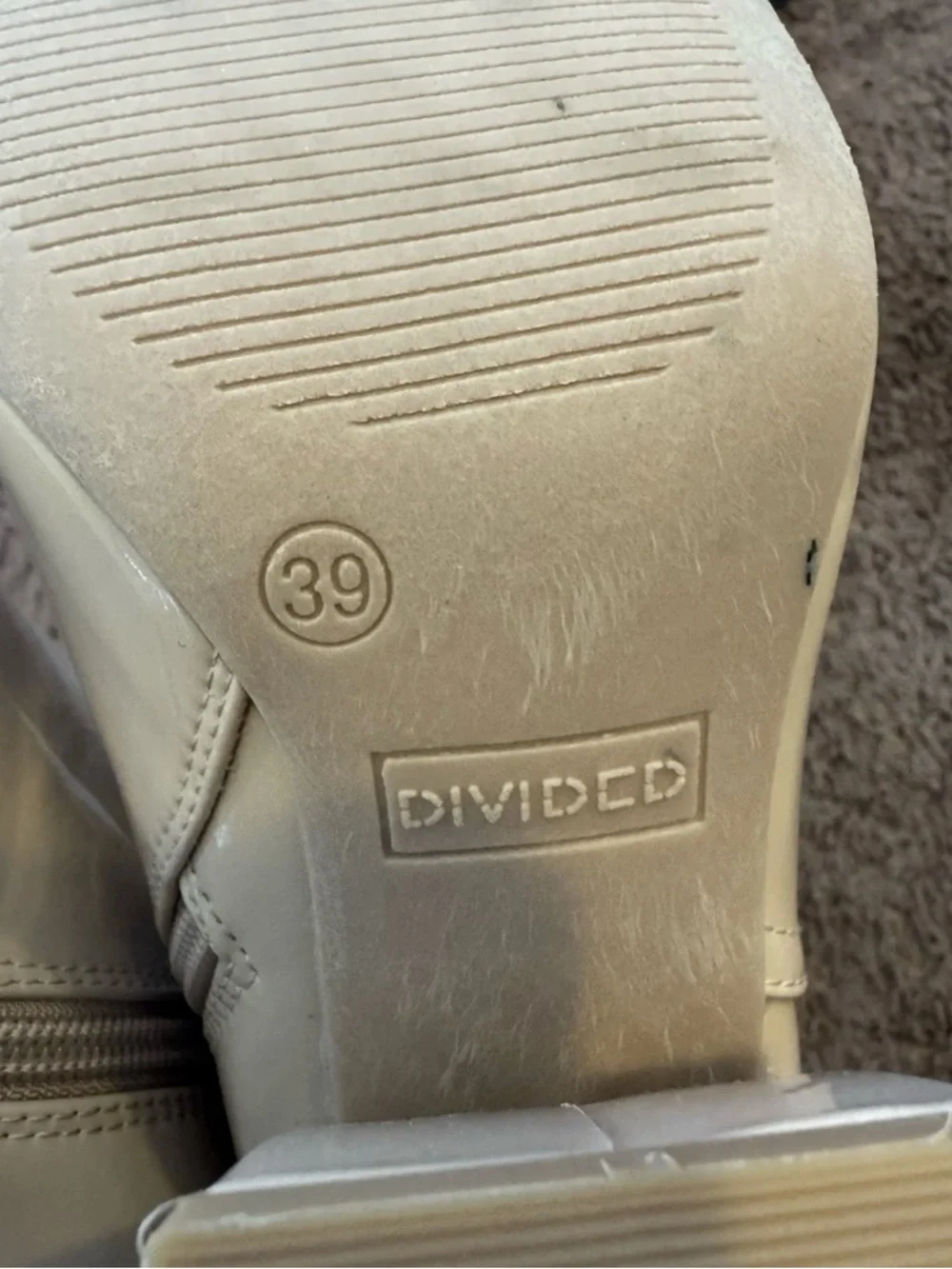 Divided by H&M Ankle Boots Beige Patent Faux Leather Block Heel 8 39 NEW - Picture 7 of 12